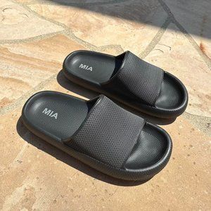 Chunky / platform black slides